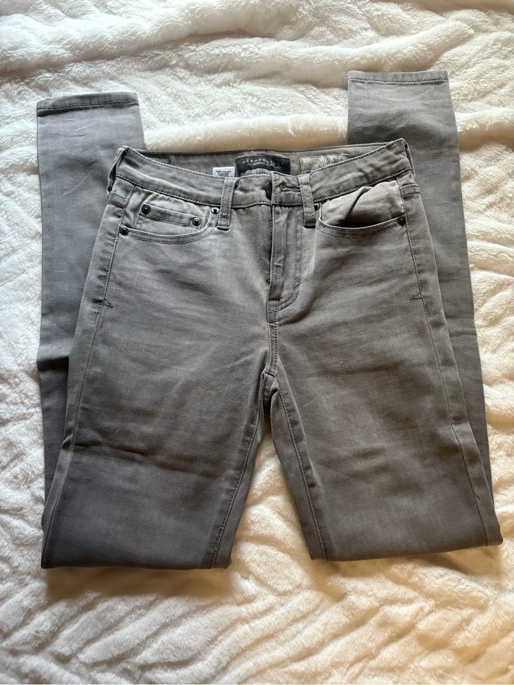Aeropostale Women’s Gray Skinny Jeans